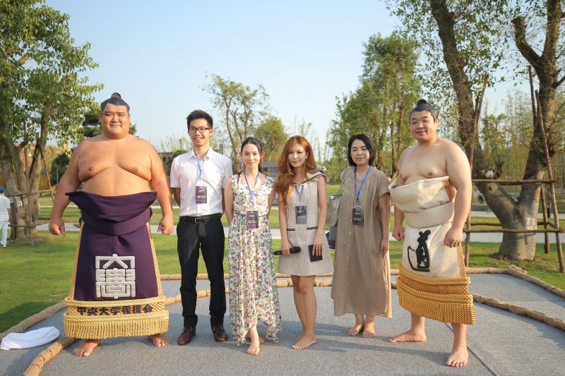 2019にビングループ、RAROMA社、Dream Studioが共催した日本庭開会式 ”WHERE CULTURE MEETS FUTURE”に参加しているマイさん